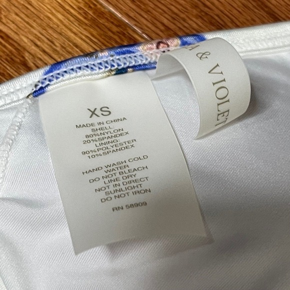 Chelsea & Violet Floral Bikini set Size XS NWT - Picture 6 of 8